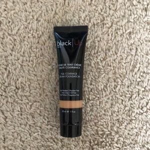 Black UP foundation in HCO3